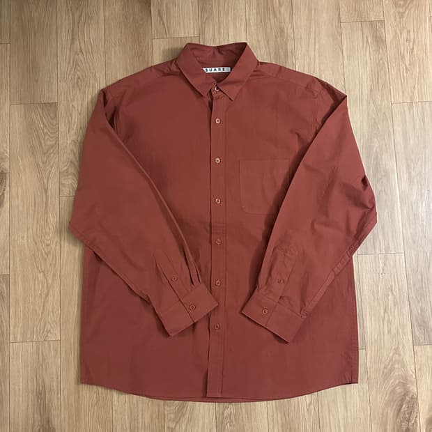 수아레 데일리 바이오 셔츠 브릭 L