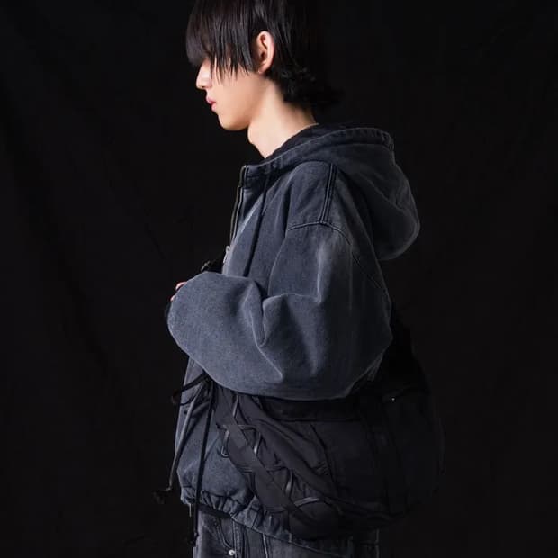 이우가마카라스 Taped Shoulder Bag