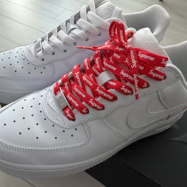 나이키 에어포스 1 로우 SP 슈프림 흰색 250mm 판매합니다