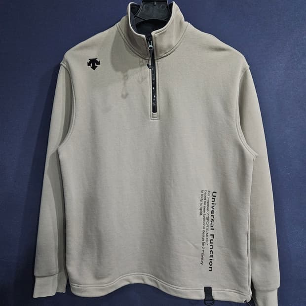 데상트 자수 라이트베이지 남성 105 반집업자켓 