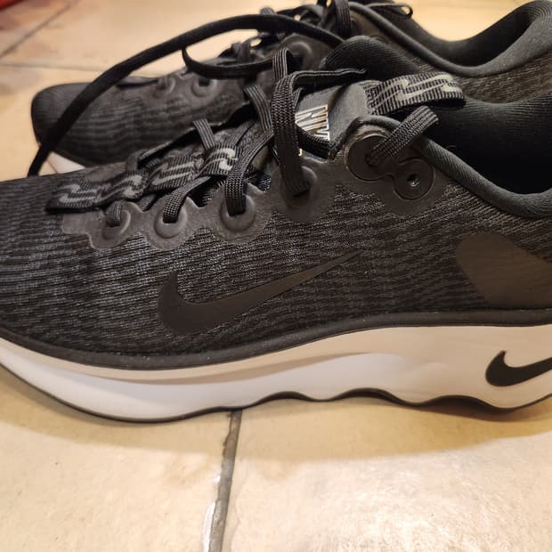 나이키 모티바 블랙 290