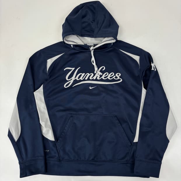 나이키 X 양키즈 써마핏 후드티 