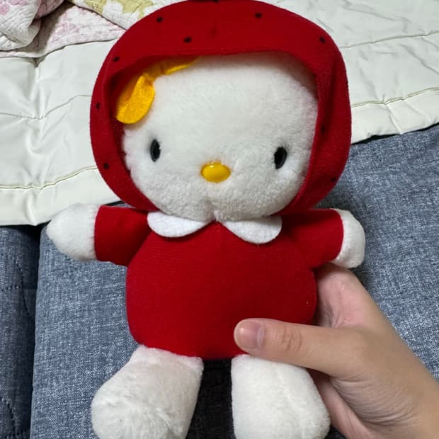 헬로키티 딸기 인형 판매중