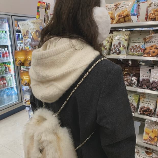 더바넷 퍼 백팩 Fur Drawstring Backpack_Ivory