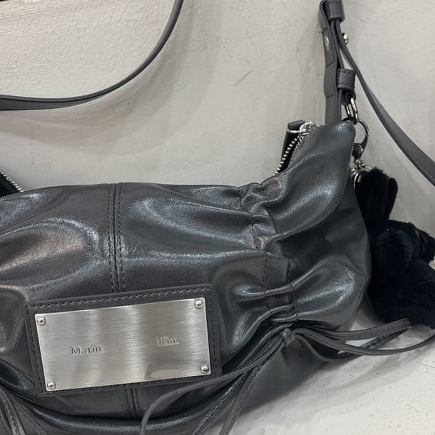 마뗑킴 리본 셔링백 차콜색 <희귀매물>