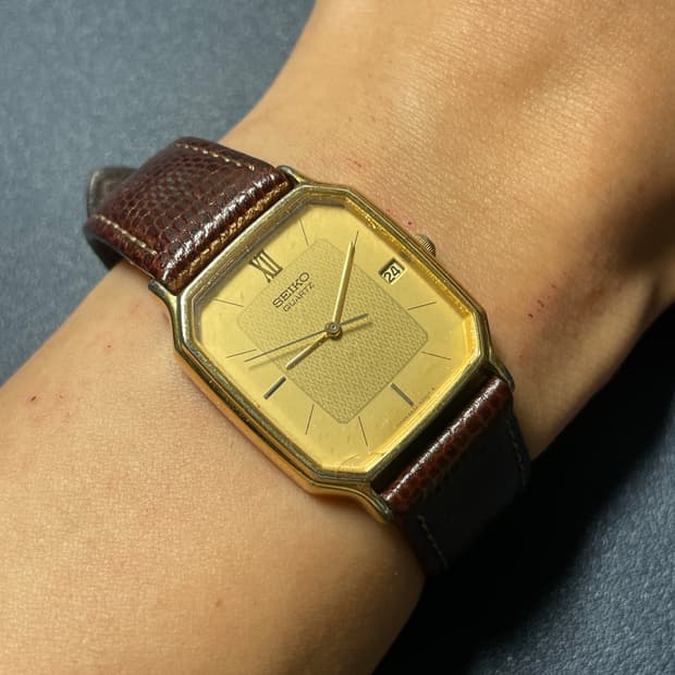 빈티지 세이코 쿼츠 레더 시계