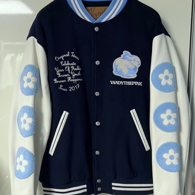 반디더핑크 래빗 바시티 L사이즈