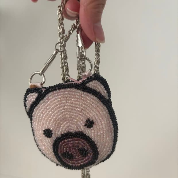 드러그스토어 돼지 비즈 크로스백