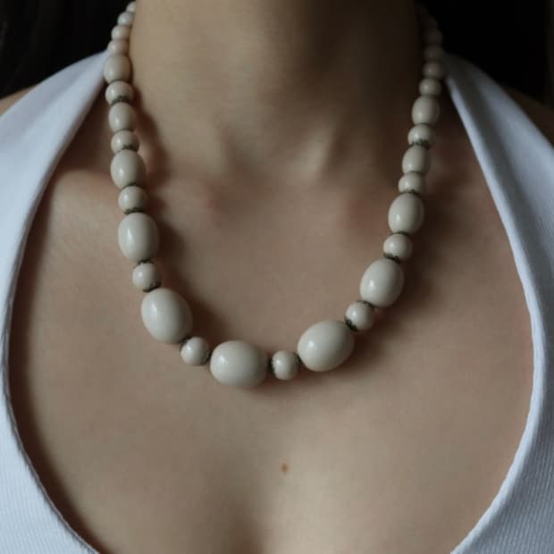pale pebble necklace