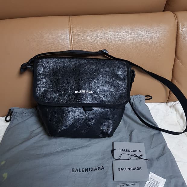 발렌시아가 익스플로러 스몰 메신저백 크로스백 블랙