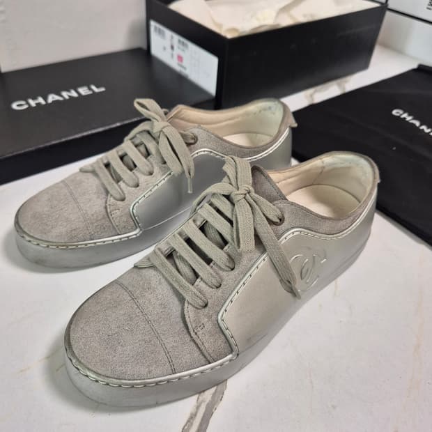 (정품) 샤넬 로우탑 스웨이드 스니커즈 36.5