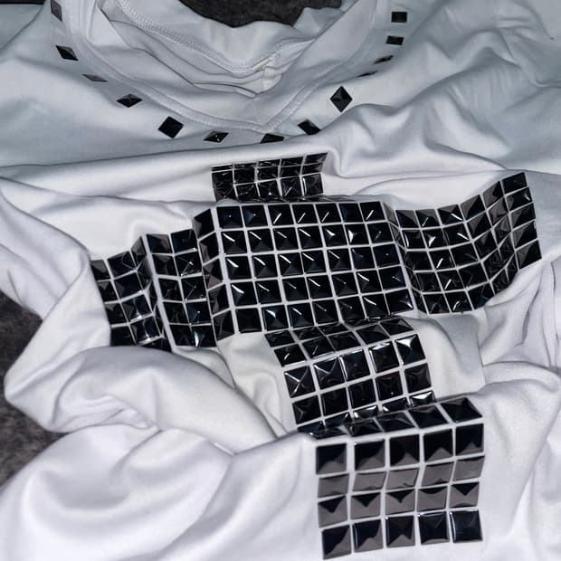 Vintage y2k stud t-shirt wh