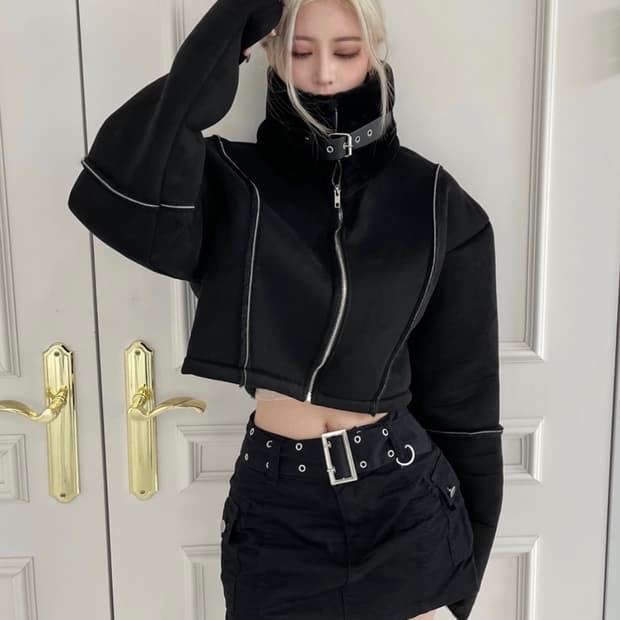 서우 블랙 퍼 크롭 무스탕 