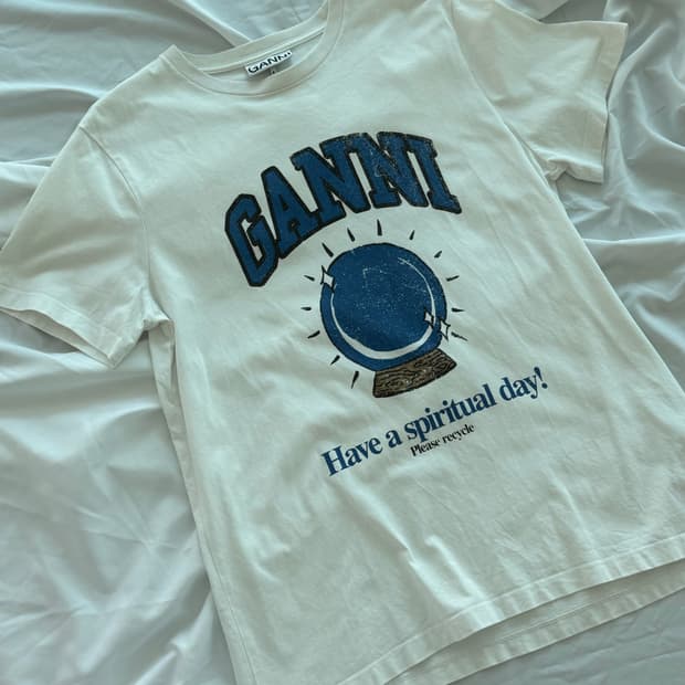 가니 유리구슬 프린팅 반팔 티셔츠