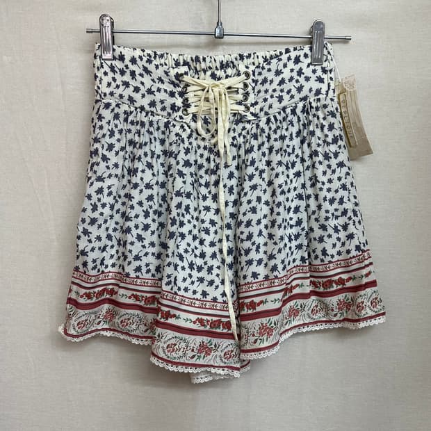 {dead stock} pattern short pants