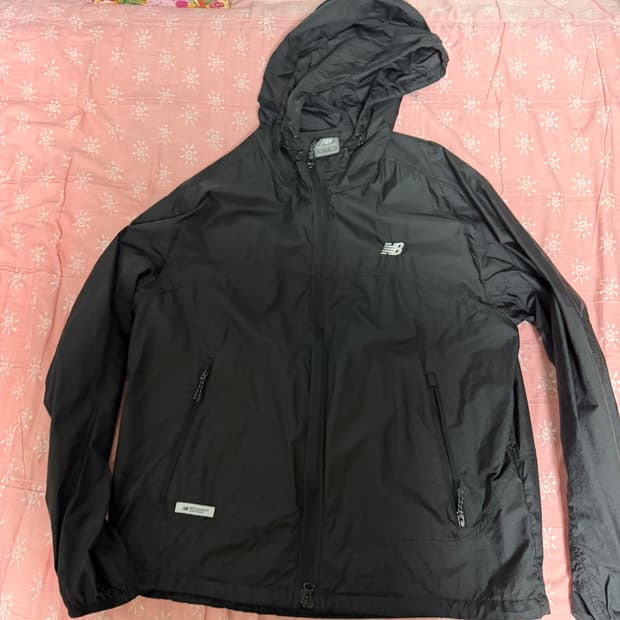 뉴발란스 우븐 러닝 바람막이 L사이즈  새상품급 판매