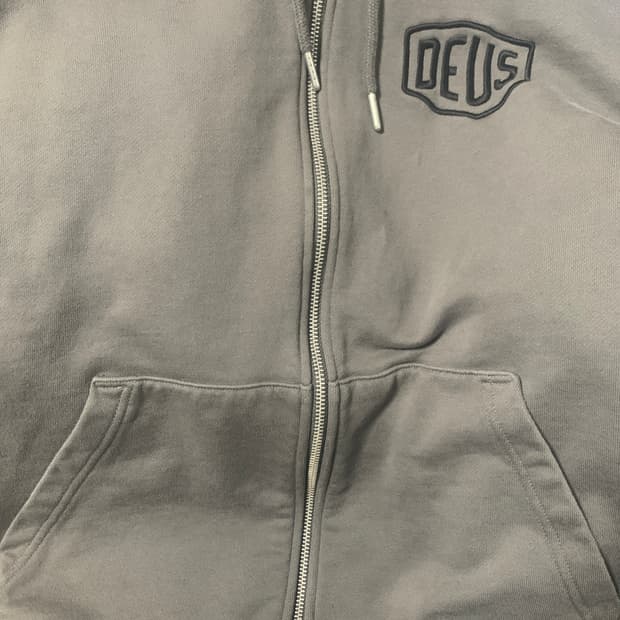 데우스 엑스 마키나 챠콜 후드집업 