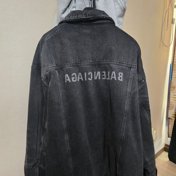 발렌시아가 미러 패디드 데님 자켓