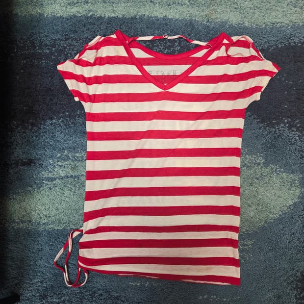Y2k 레드
펑크 스트라이프 스트랩 포인트 티셔츠 