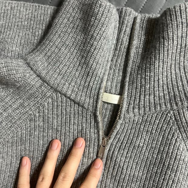 월스와일무브먼트 캐시미어 하프집업 니트