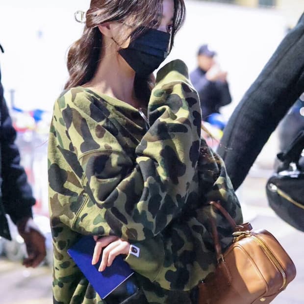 베이프 BAPE 맨투맨 장원영 착용