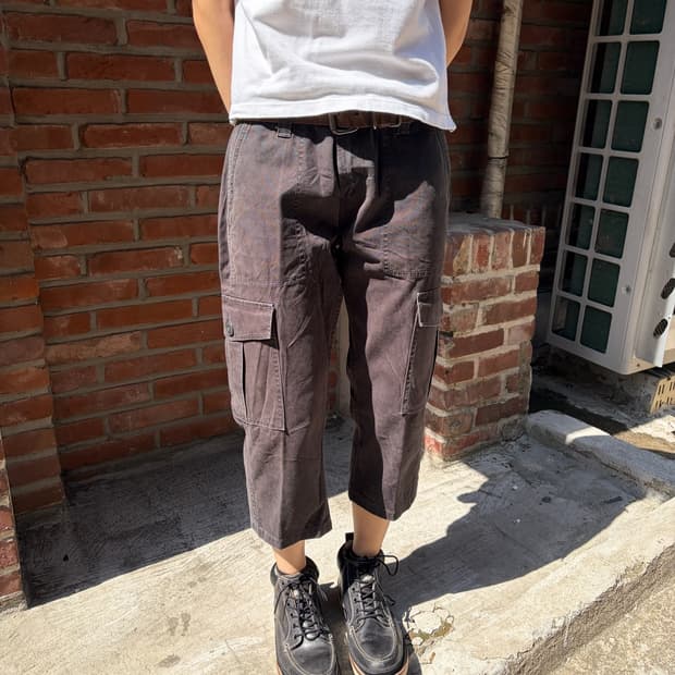 32) Levi‘s 504 화이트패치 차콜 숏 카고 팬츠