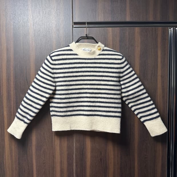 [사이즈 줄어듦]렉토 스트라이프 니트