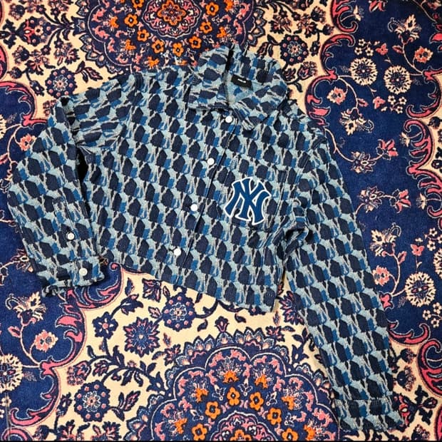 엠엘비(MLB) 22ss 큐브 모노그램 자카드 크롭 자켓
