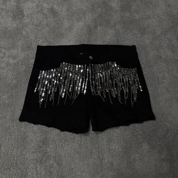 Vintage Emo & Scene mood chain short