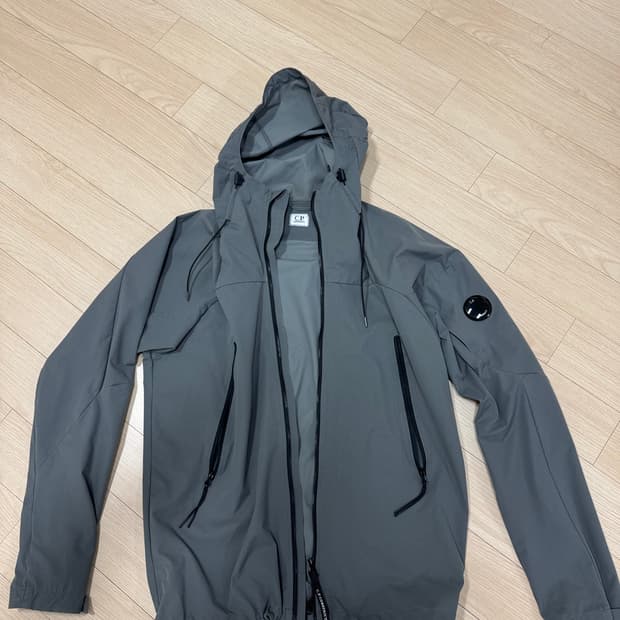 cp컴퍼니 바람막이50사이즈 (100)