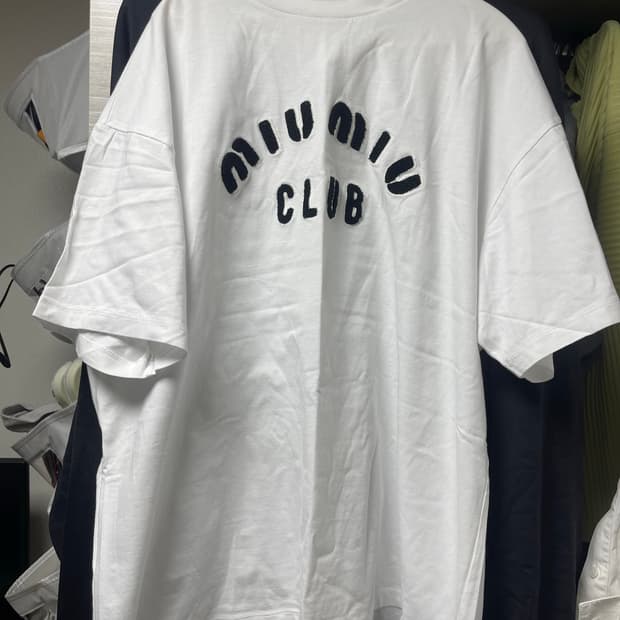 [L] 미우미우 클럽 CLUB 오버핏 반팔티셔츠