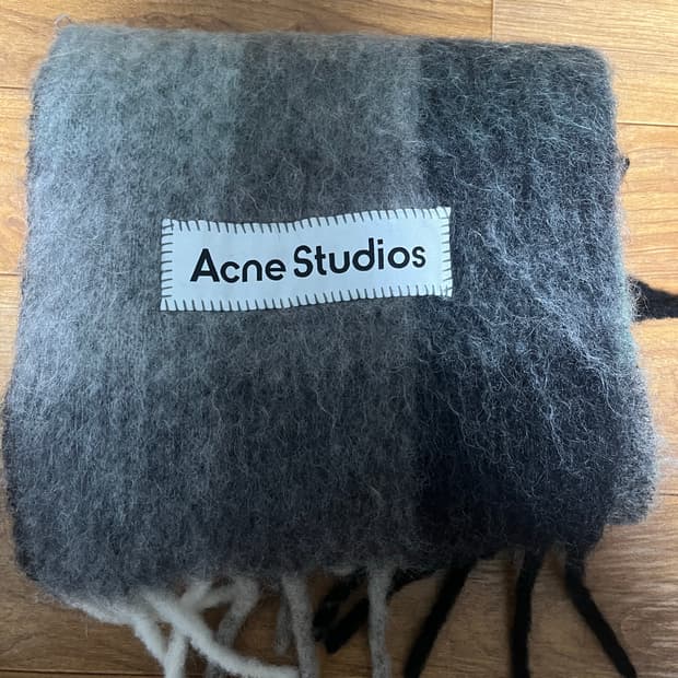 아크네 모헤어 체크머플러 그린블랙