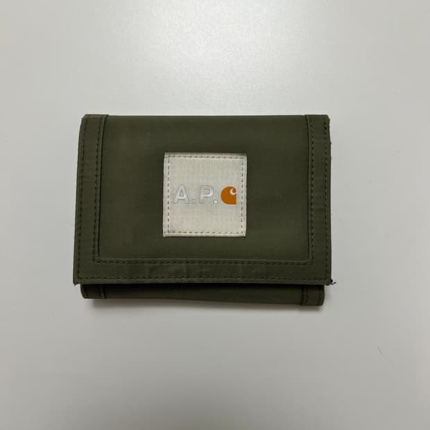 A.P.C. 칼하트 지갑