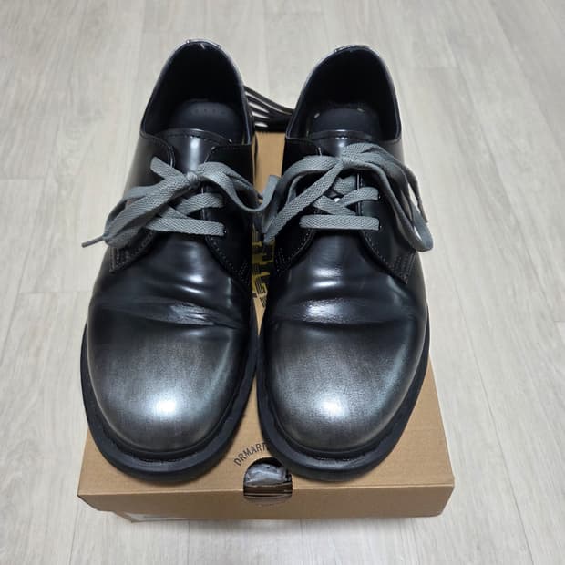 닥터마틴 280 실버아카시아