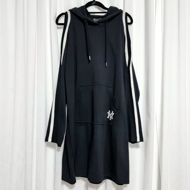 MLB 후드 원피스 어깨트임 (프리사이즈/44~77) 상태최상/2회착