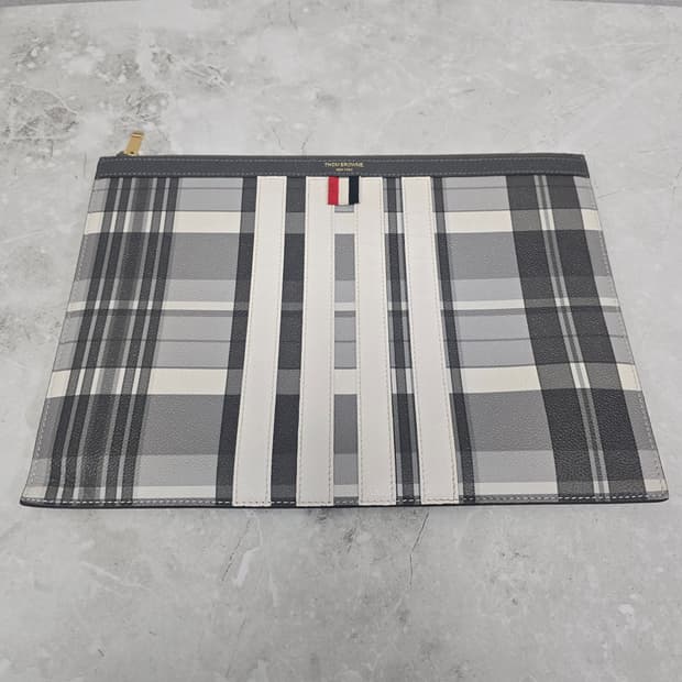 톰브라운 사선 체크 클러치 판매