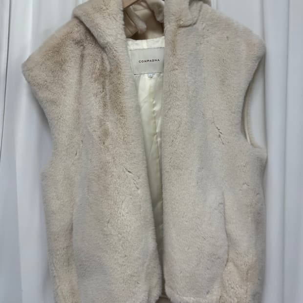 꼼빠니아 후드 베스트