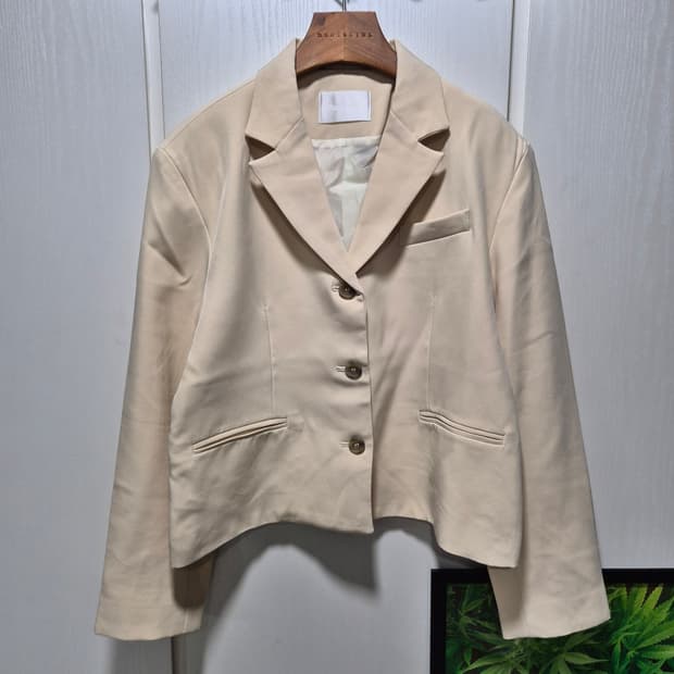 (세일)(새상품)버터아이보리 크롭 자켓