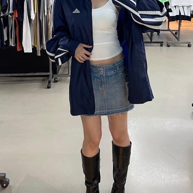 스포티 아디다스 바람막이 데미지 데님 미니 스커트 코디세트