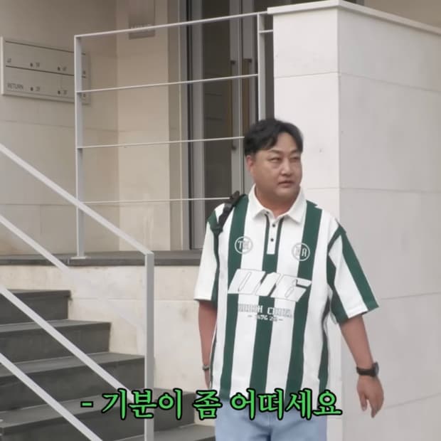 [김수용님 착용]유니폼스타일 스트라이프 반팔 카라티