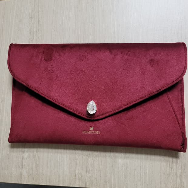 스와로브스키 버건디 빅큐빅 벨벳 미니 파우치 새제품
