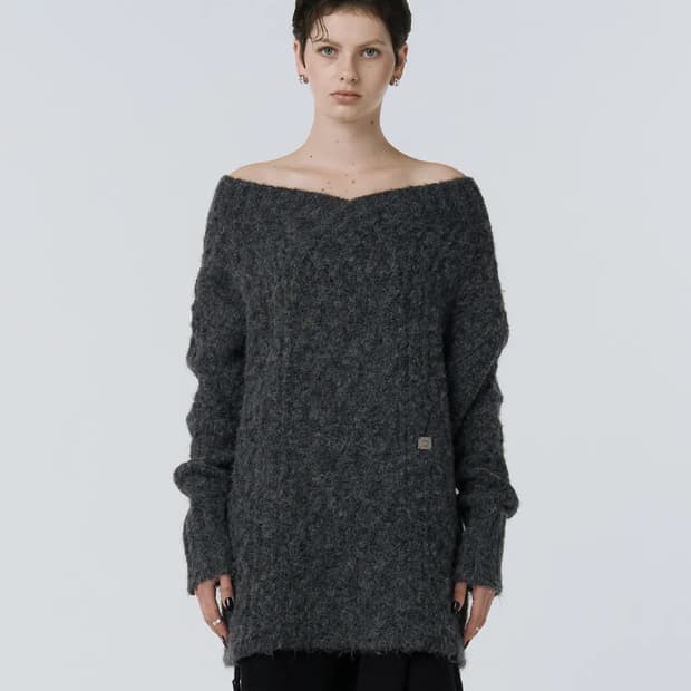 [택O]트리밍버드 니트 Oversized Off-Shoulder Knit