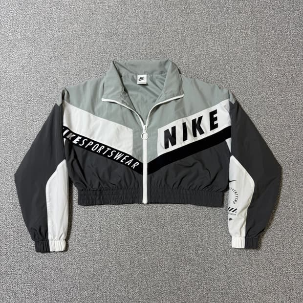 [정가 12만원] 나이키 우븐 스트리트 크롭 바람막이