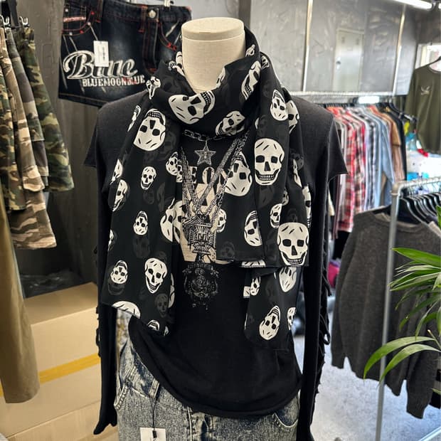 skull pattern black scarf
