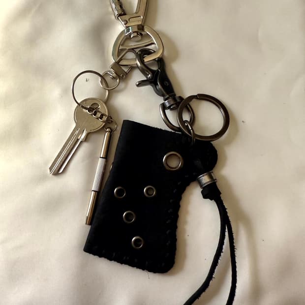 블랙 가죽 립밤 키링 카라비너 스트릿 포인트 새상품