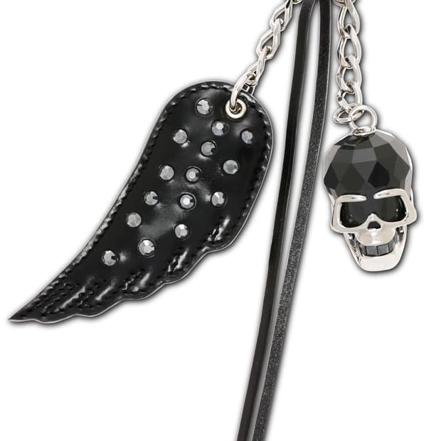 스와로브스키(Swarovski)의 'N 더 스컬 백 참(N The Sku