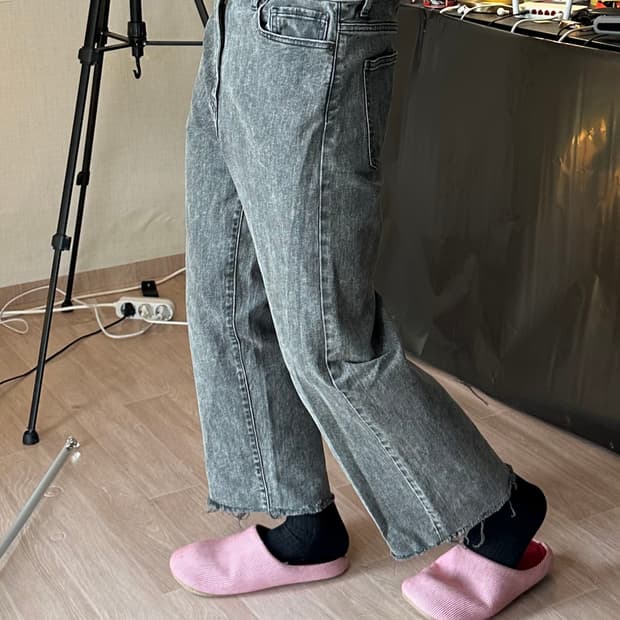 Uniqlo 흑청 크롭진 26