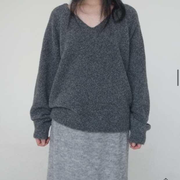 브이넥 풀오버 니트