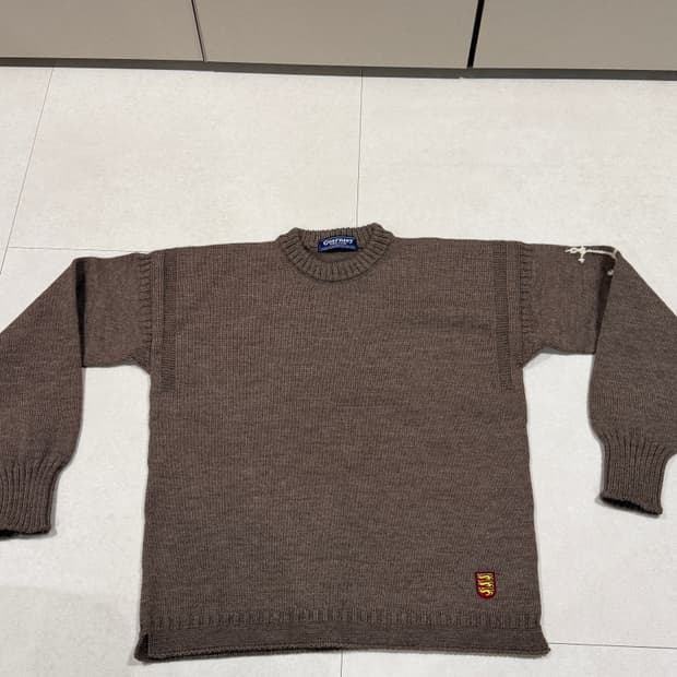 건지울른스 크루넥 홀가먼트 스웨터