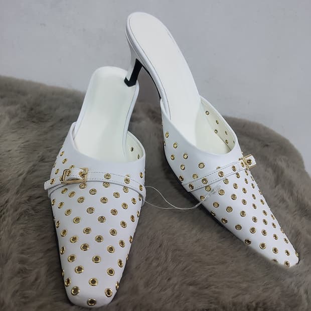 새상품 오르 orr 화이트 스터드 뮬 힐 샌들 35.5 225